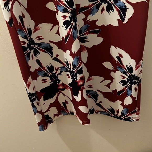 Beautiful great condition like new simply styled dress size small - Picture 6 of 7